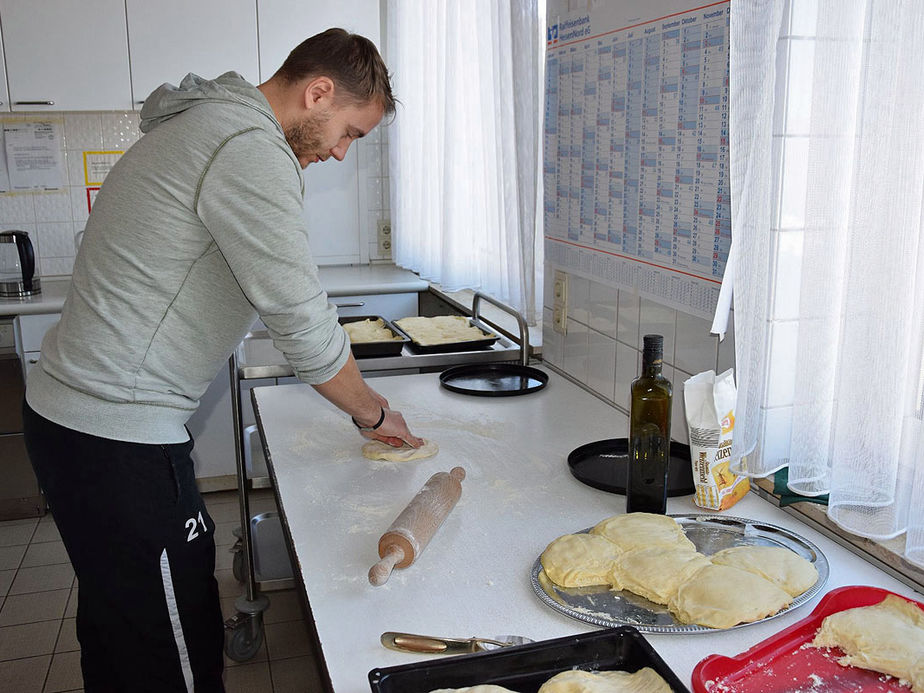 Gemeinde dankt den Sternsingern mit einem Pizzabacken 